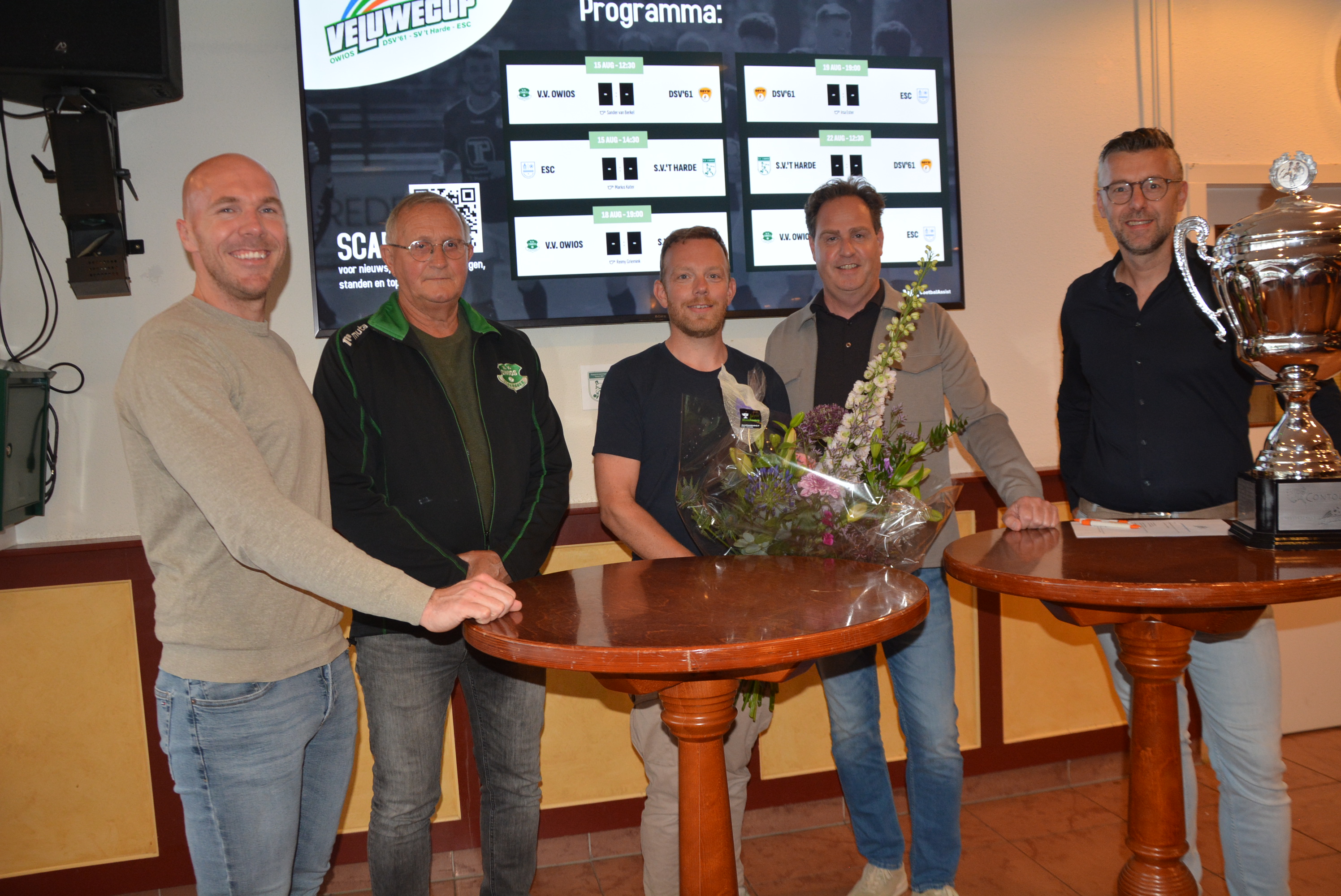 Contour Fysiotherapie voor vier jaar hoofdsponsor en naamgever van de VeluweCup